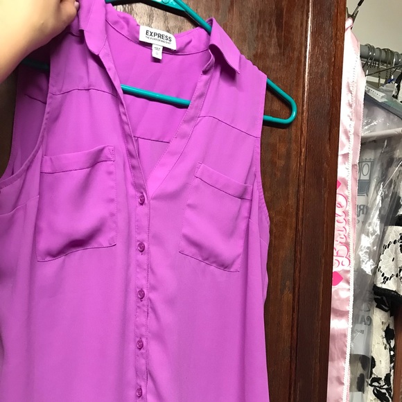 2 dress button ups. Size small fits like medium. - Picture 3 of 4